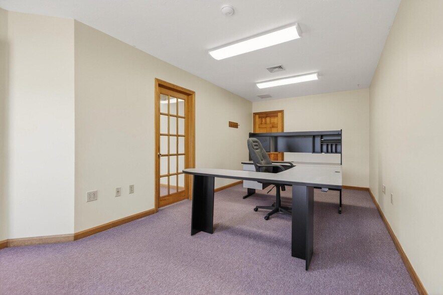 More Photos Of 25 Country Club Rd, Gilford Medical For Sale