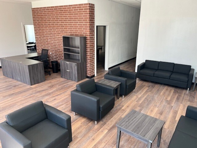 More Photos Of 127 W Main St, Ardmore Office For Lease