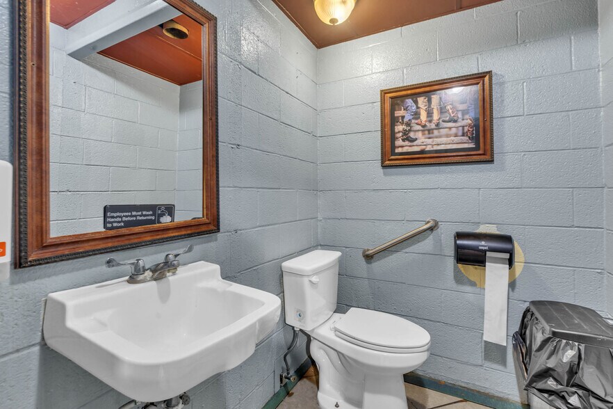 More Photos Of 2201 Kermit Hwy, Odessa Restaurant For Sale