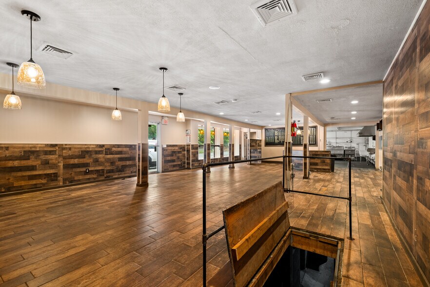 More Photos Of , Bloomingdale General Retail For Sale