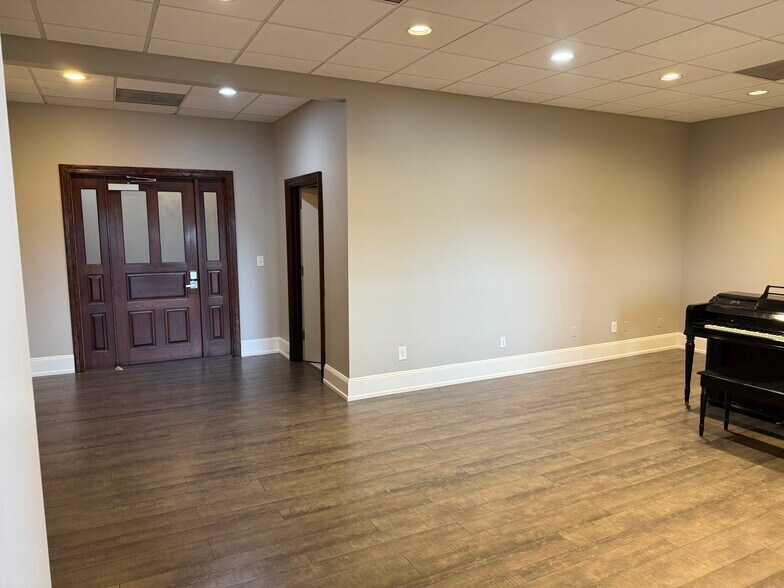 More Photos Of 241 North Ave W, Westfield Office For Lease