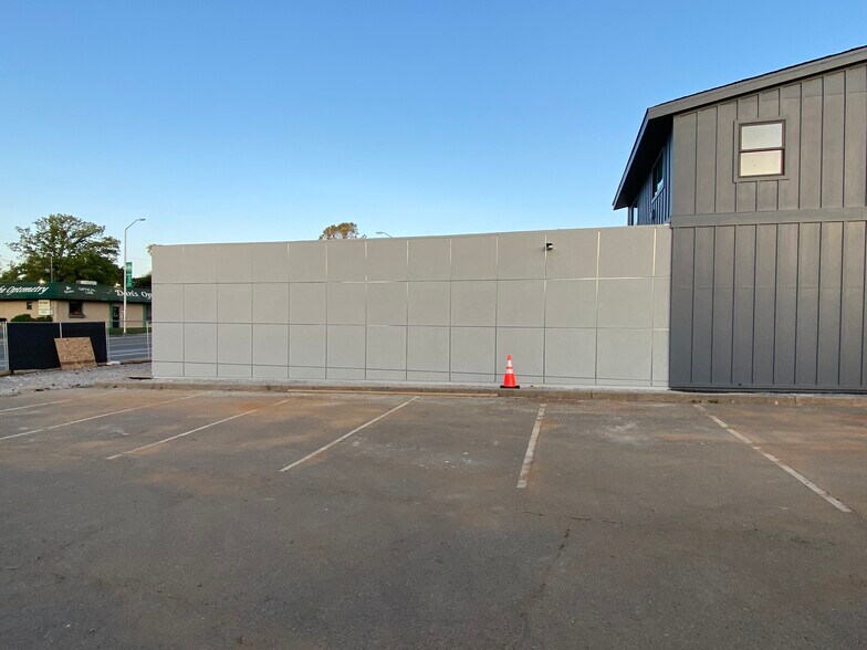 More Photos Of 4656 Shasta Dam Blvd, Shasta Lake Flex For Lease