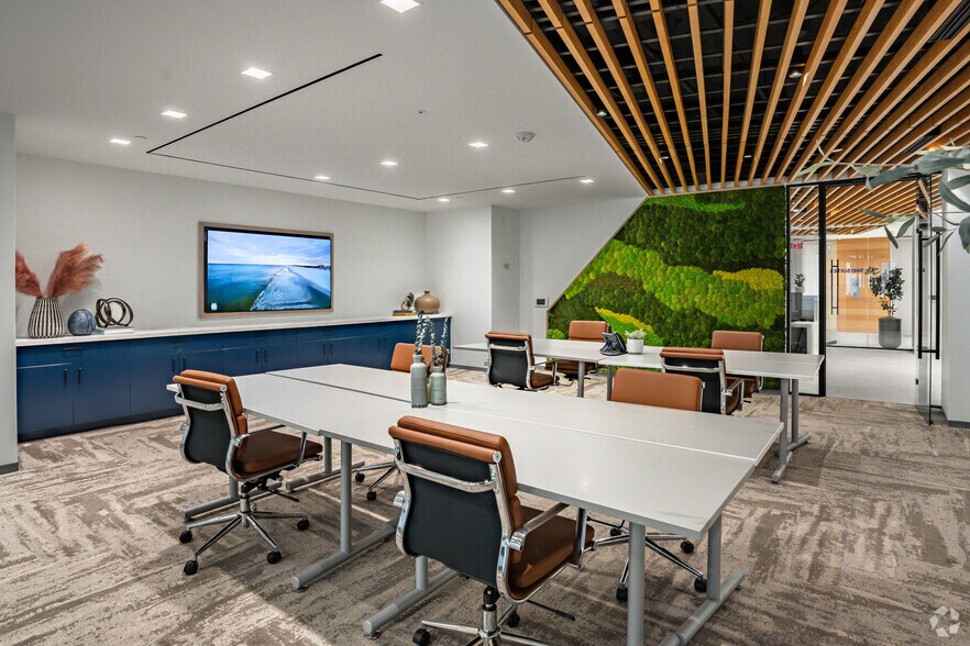 Primary Photo Of 1550 Wilson Blvd, Arlington Office For Lease