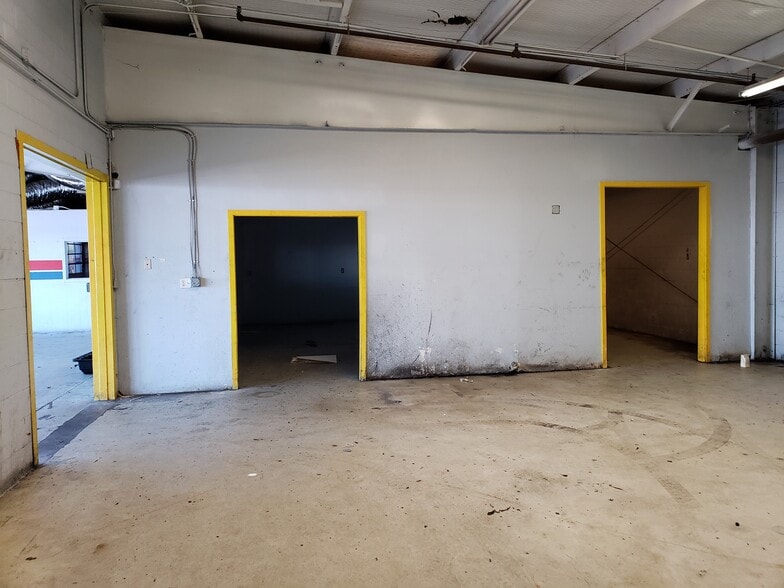 More Photos Of 3317 Inwood Rd, Dallas Auto Repair For Lease