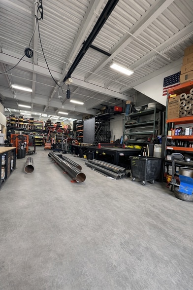 More Photos Of 18-54 43rd St, Astoria Warehouse For Lease