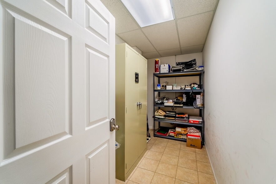 More Photos Of 4615-4621 S Wayne Rd, Wayne Storefront For Sale