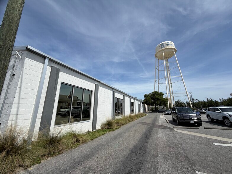 More Photos Of 330 Avenue B SW, Winter Haven Flex For Lease