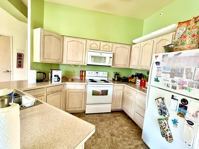 More Photos Of 263 S Franklin St, Juneau General Retail For Sale