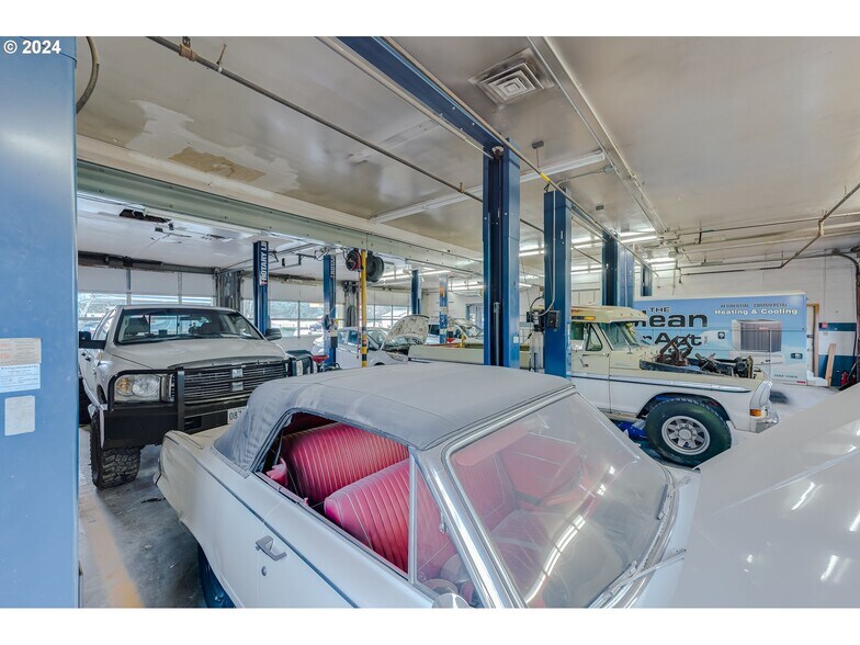More Photos Of 22024 S Beavercreek Rd, Beavercreek Auto Repair For Sale