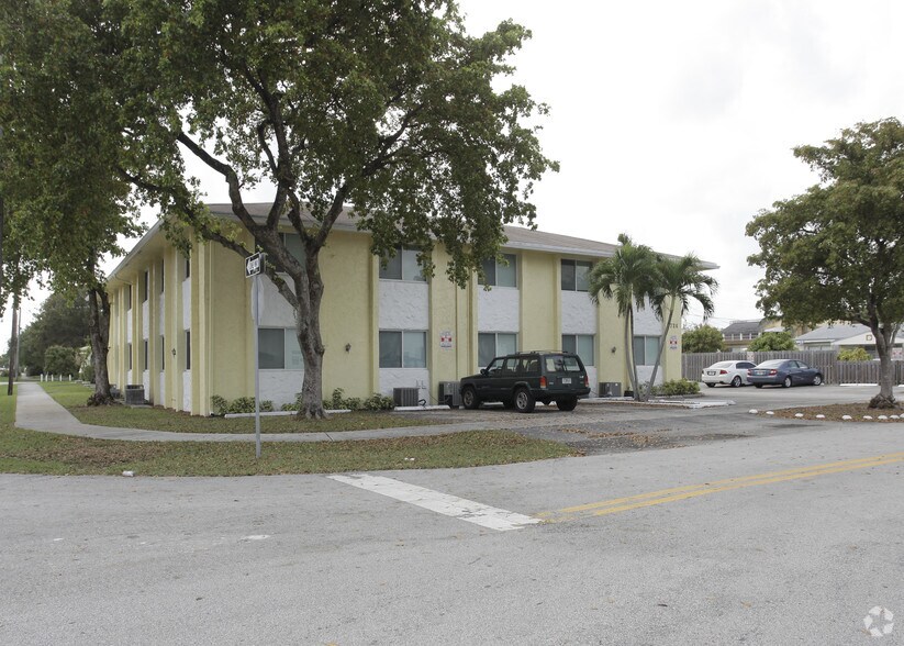 More Photos Of 724 NE 4th St, Hallandale Beach Apartments For Sale