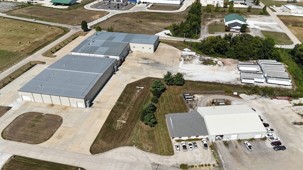 More Photos Of 1011 Industrial Ct, Moscow Mills Warehouse For Lease