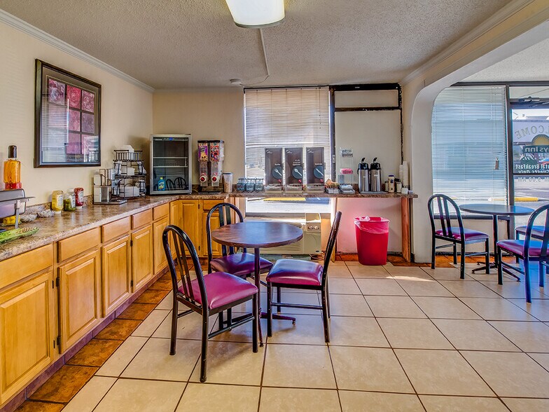 More Photos Of 800 University St, Martin Hotel For Sale