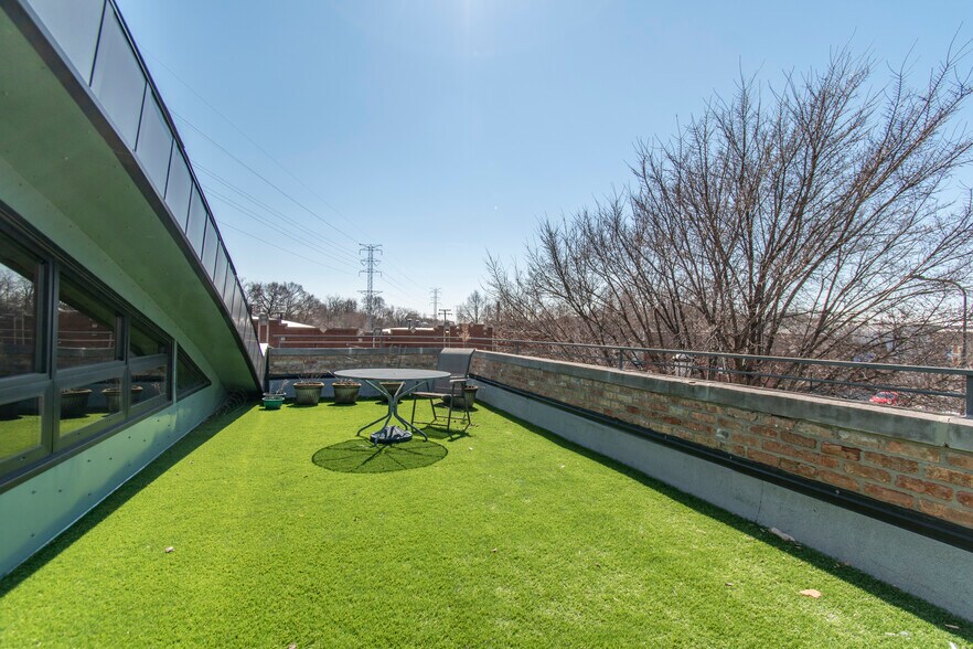 More Photos Of 1703 Darrow St, Evanston Office Residential For Sale