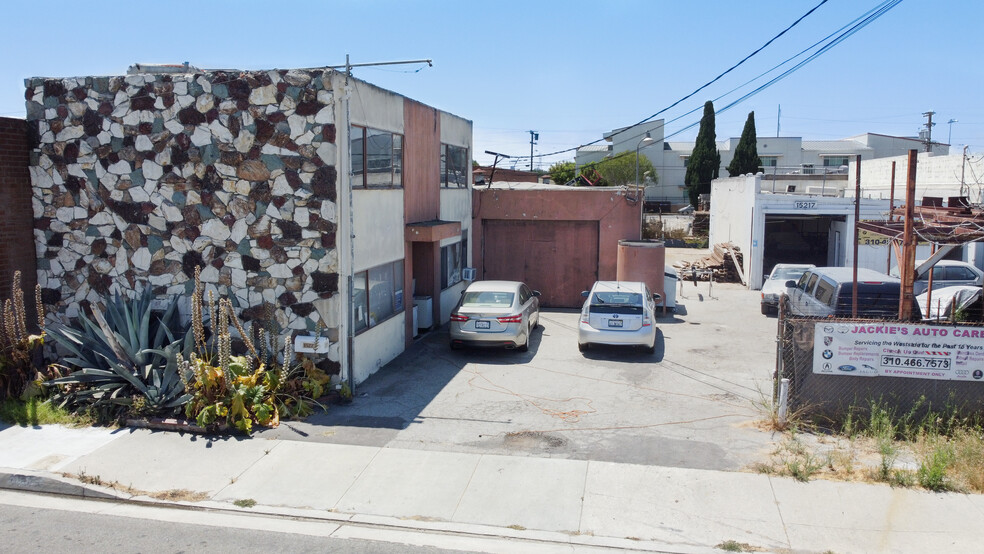 Primary Photo Of 15217-15223 Grevillea Ave, Lawndale Manufacturing For Sale