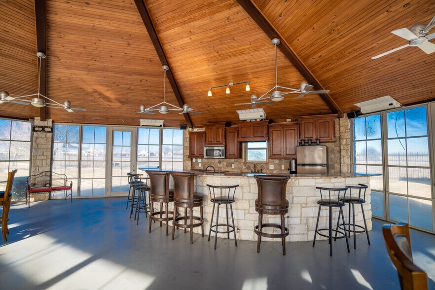 More Photos Of 8475 County Road 156, Kaufman Office For Sale