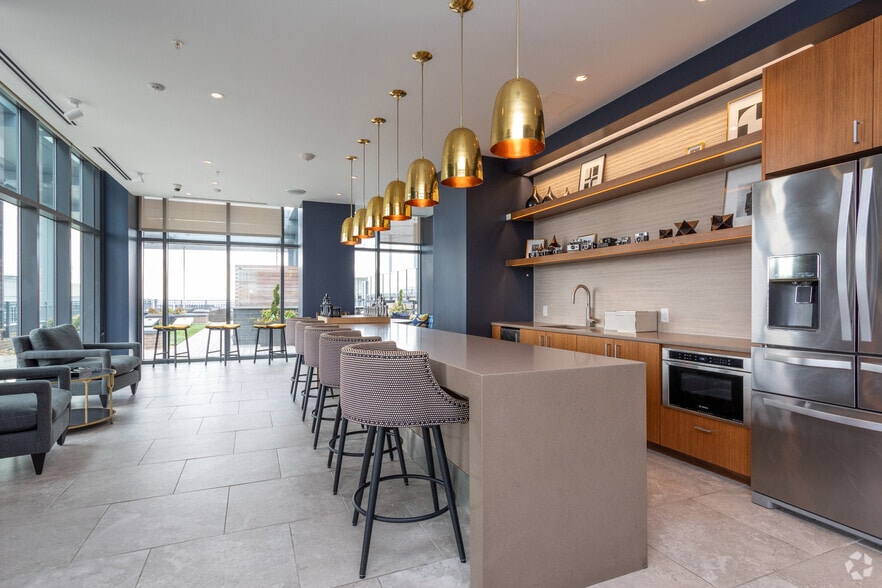 More Photos Of 1008 N Glebe Rd, Arlington Apartments For Lease