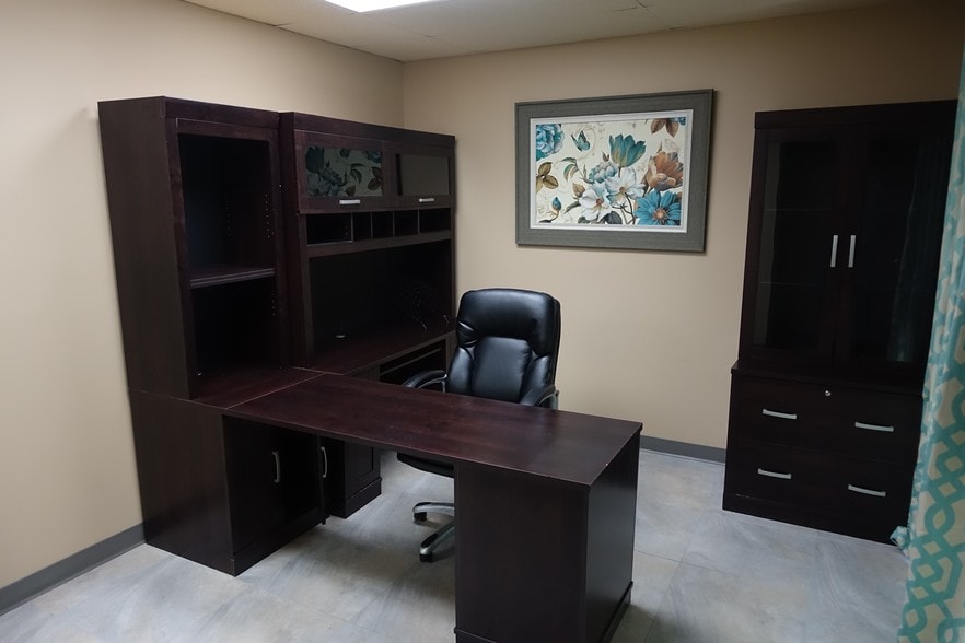 More Photos Of 8607 N 59th Ave, Glendale Office For Lease