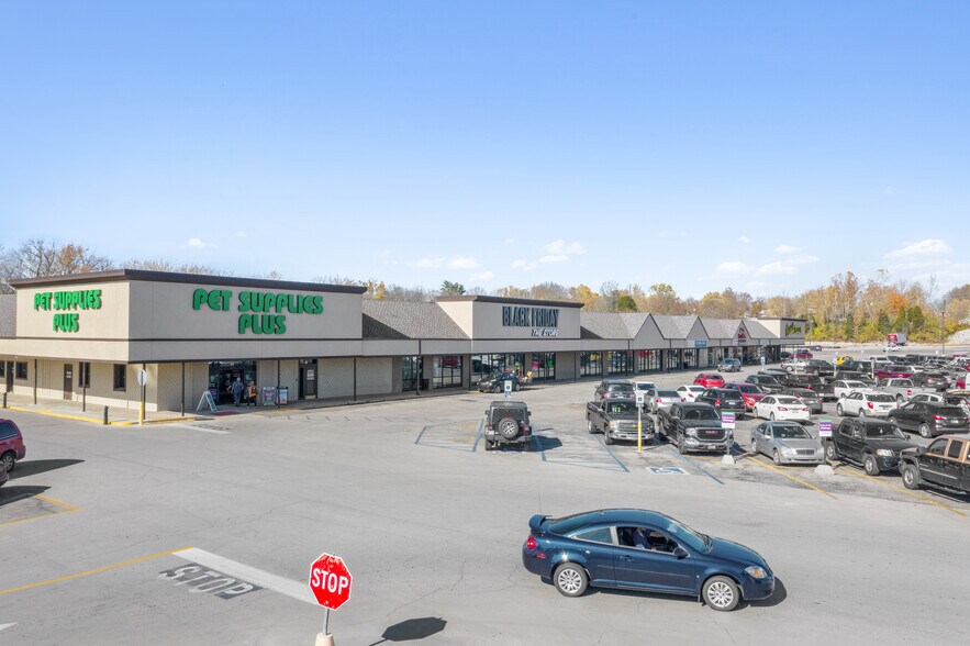 More Photos Of 370-530 S Indiana St, Mooresville General Retail For Lease