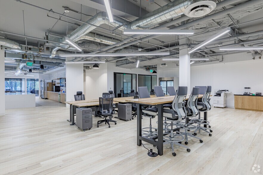 More Photos Of 10089 Willow Creek Rd, San Diego Coworking Space