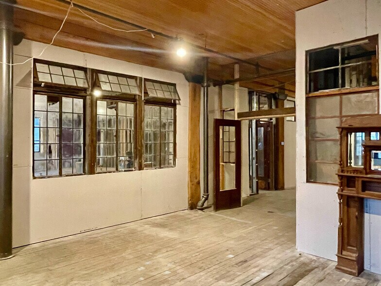 More Photos Of 1311 W 13th St, Kansas City Office For Sale