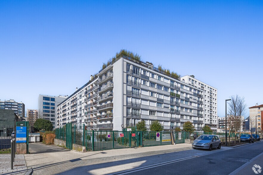 More Photos Of 99 Avenue Aristide Briand, Montrouge Office For Sale
