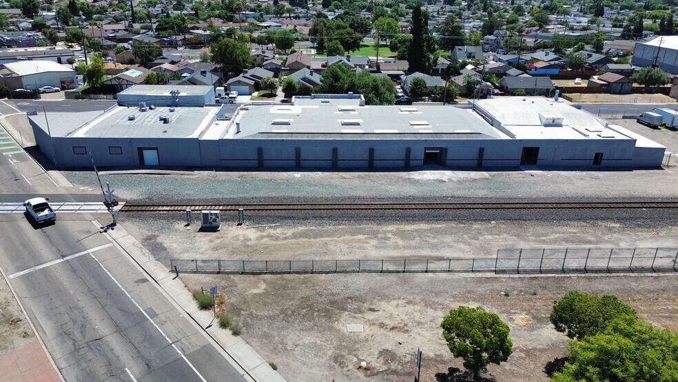 More Photos Of 121 Oak St, Manteca Warehouse For Lease