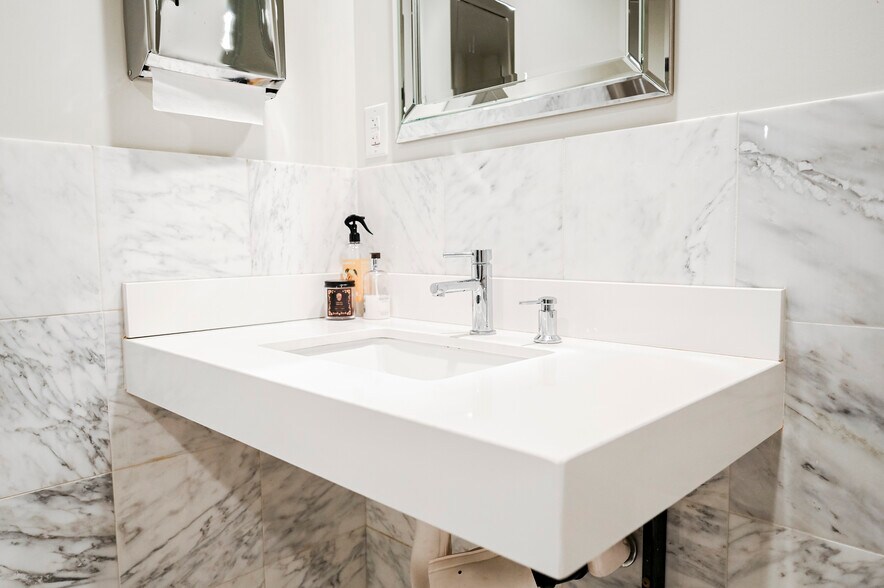 More Photos Of 630 S 3rd St, Las Vegas Office For Sale