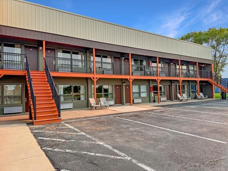 More Photos Of 600 22nd St, Benson Hotel For Sale