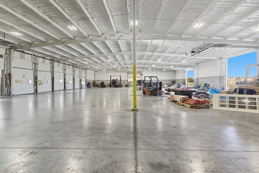 More Photos Of 19518 Whitfield Rd, Sedalia Light Manufacturing For Sale