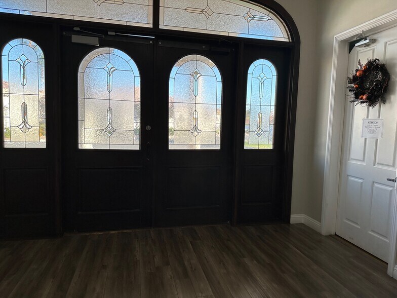 More Photos Of 5820 S Pecos Rd, Las Vegas Office For Lease