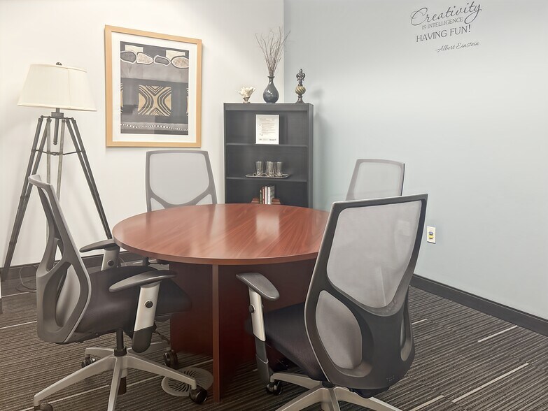 More Photos Of 10 N Martingale Rd, Schaumburg Coworking Space