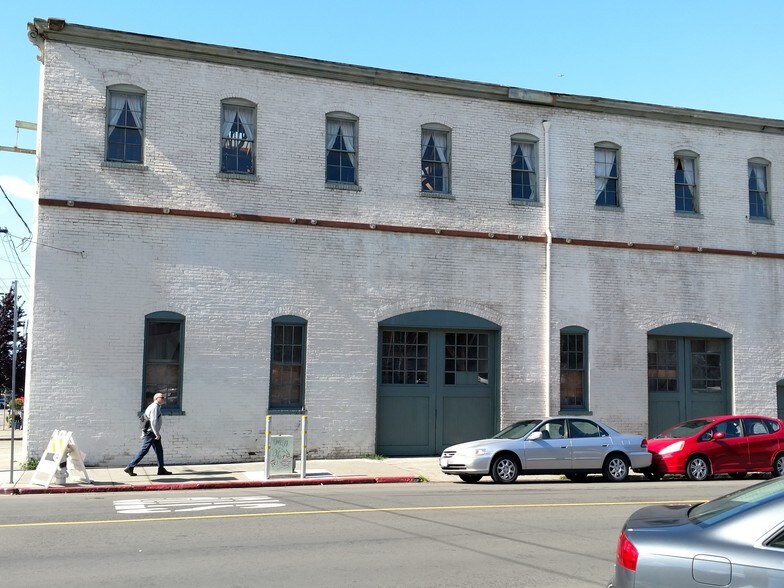 More Photos Of 221 Washington St, Oakland Light Manufacturing For Sale