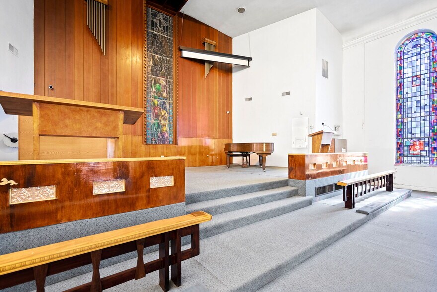 More Photos Of 1701 W Woodlawn Ave, San Antonio Religious Facility For Sale