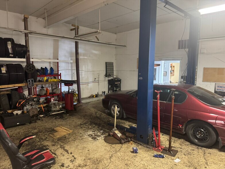 More Photos Of 3429 S Washington St, Marion Freestanding For Sale