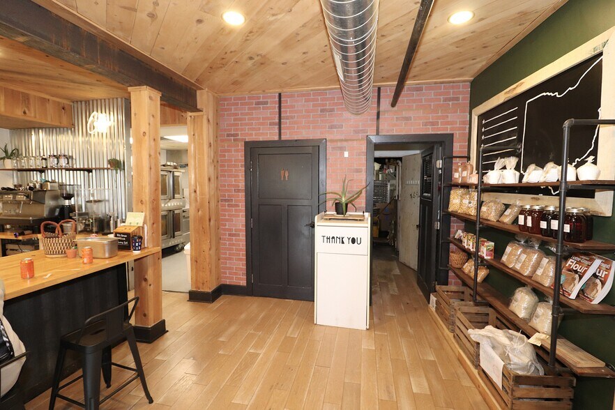 More Photos Of 142 S Broadway St, Blanchester Storefront Retail Residential For Sale