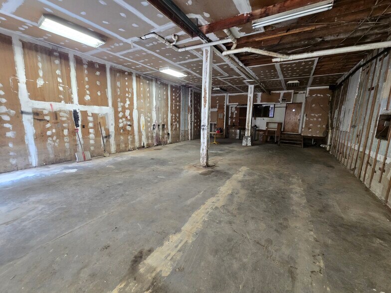 More Photos Of 20141 Point Lookout Rd, Great Mills Storefront Retail Residential For Lease