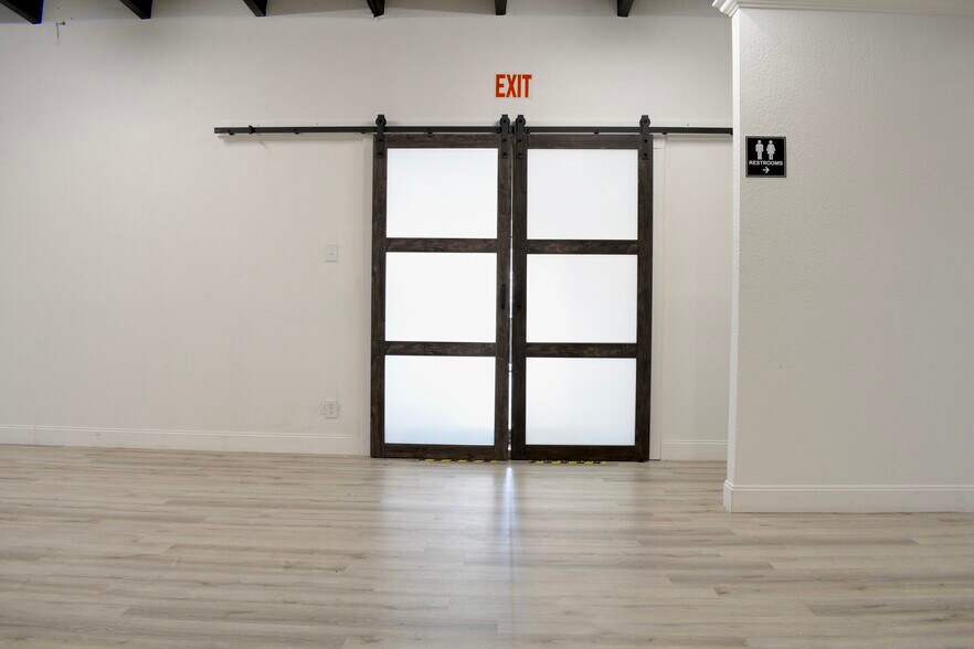 More Photos Of 212 Main St, Auburndale Flex For Sale