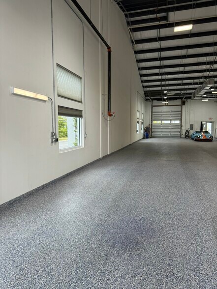 More Photos Of 3939 Tollhouse Dr, Naples Warehouse For Lease