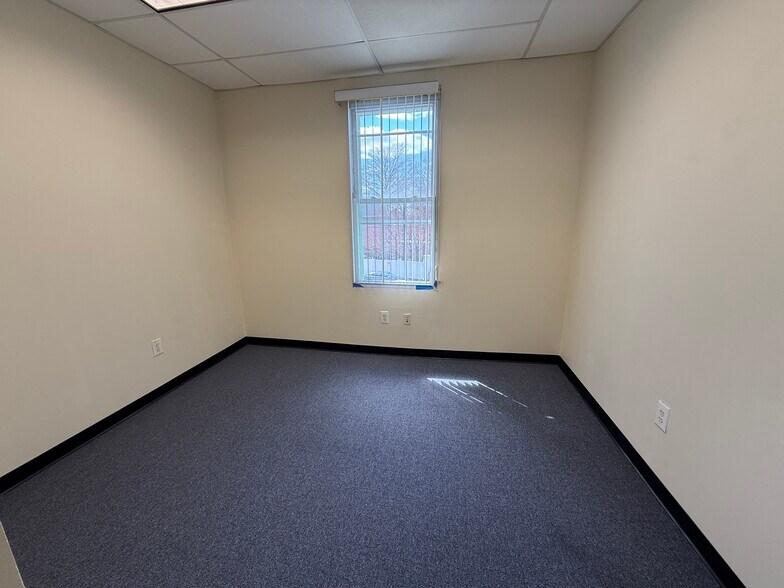 More Photos Of 545 Cary Ave, Staten Island Office For Lease