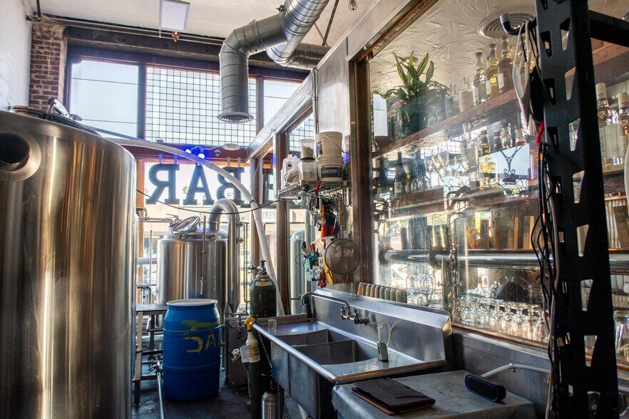 More Photos Of 1700-1712 1/2 W Sunset Blvd, Los Angeles Apartments For Lease