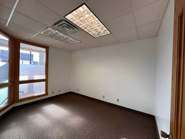 More Photos Of 127 S Knowles Ave, New Richmond Office For Lease