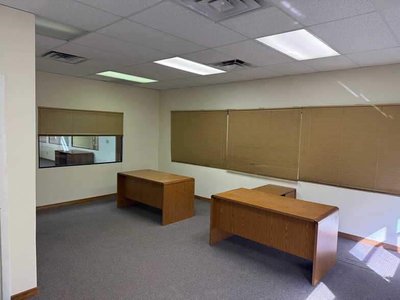 More Photos Of 4190 Corporate Ct, Palm Harbor Warehouse For Lease