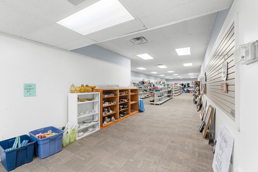 More Photos Of 6 Television Cir, Savannah Freestanding For Lease