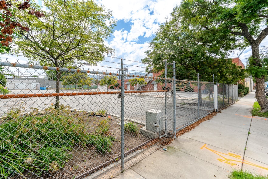 More Photos Of 700-710 W Wilson Ave, Glendale Warehouse For Lease