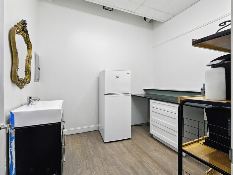More Photos Of 538-540 62nd St, West New York Loft Creative Space For Lease