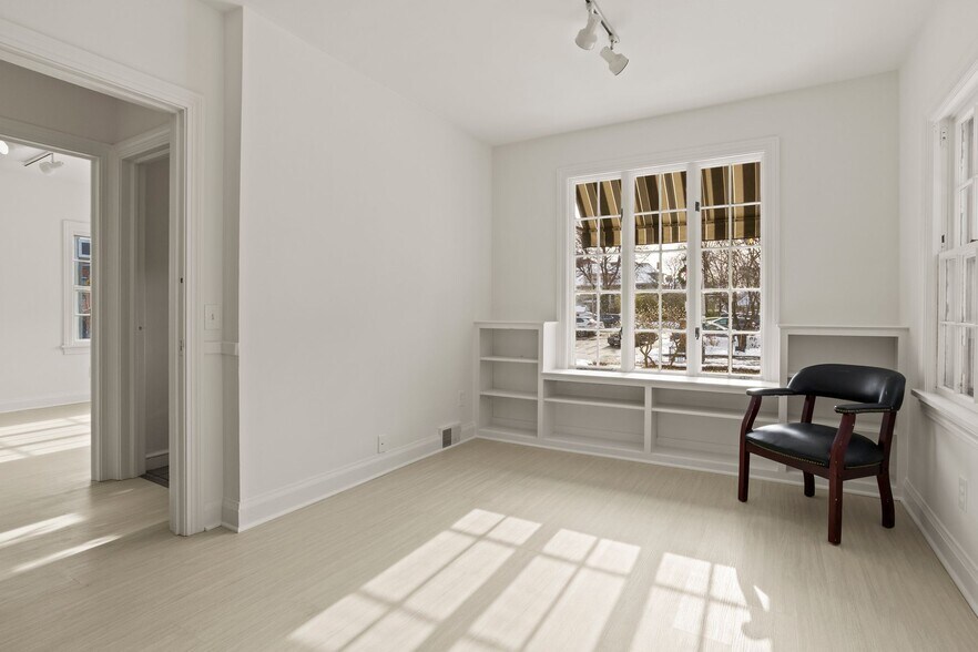 More Photos Of 206 Park Ave, Rochester Office Residential For Lease