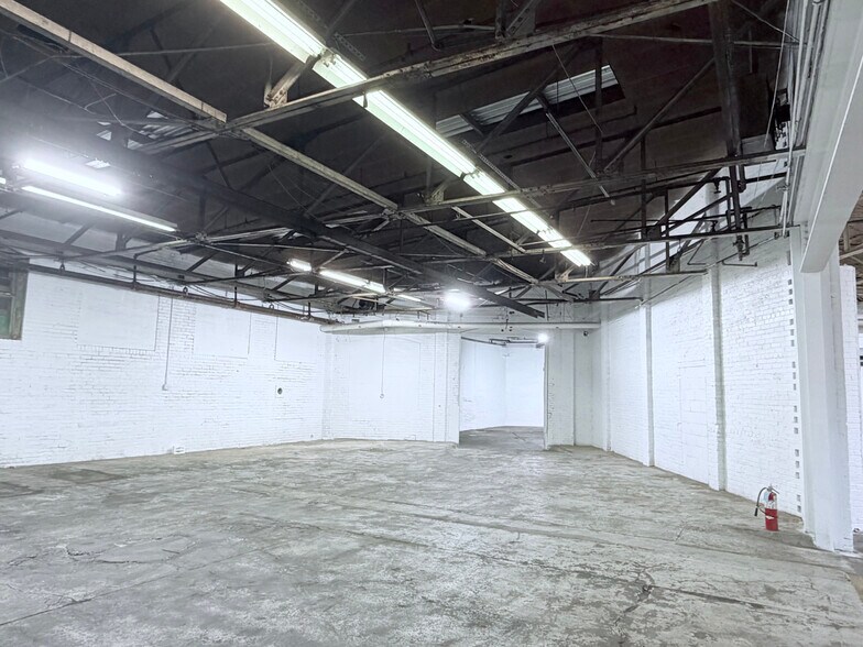 More Photos Of 1140 Garfield Ave, Lancaster Manufacturing For Sale