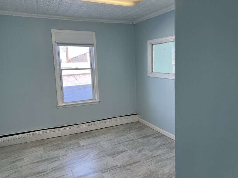 More Photos Of 440 W Merrick Rd, Valley Stream General Retail For Sale