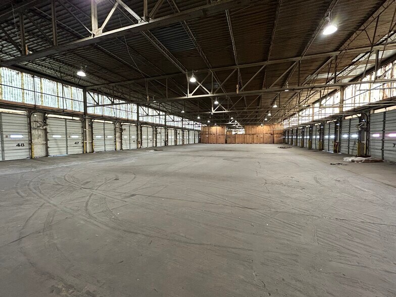 More Photos Of 4950 W Pershing Rd, Cicero Warehouse For Lease