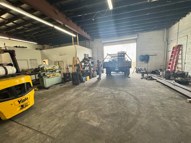 More Photos Of 7341 Atoll Ave, North Hollywood Warehouse For Lease